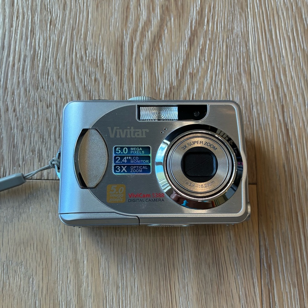 Vivitar Digital Camera Vivicam 5388 5.0MP Silver 3X Optical Zoom